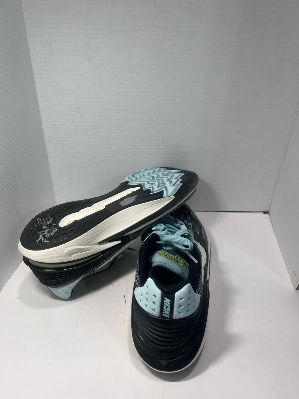Nike Men's Black and Light Teal Athletic Running Shoes